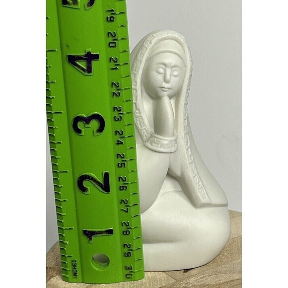 Porcelain Virgin Mary Mother Of Jesus Praying 4.5” Tall Signed - Picture 14 of 16